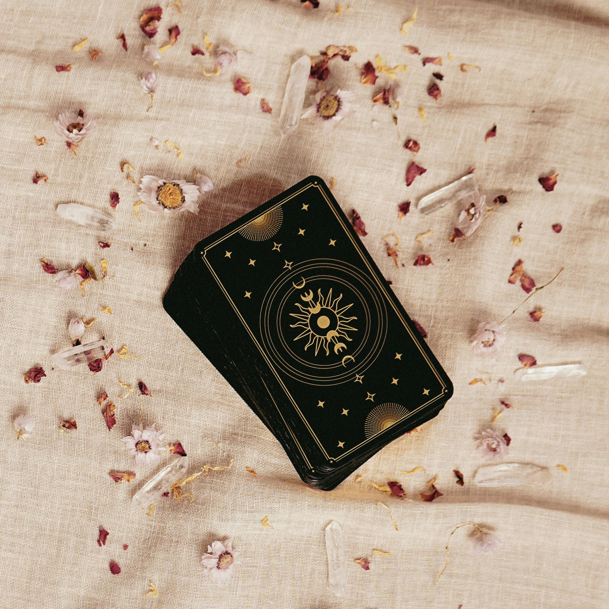Cartas de tarot estilo místico con flores