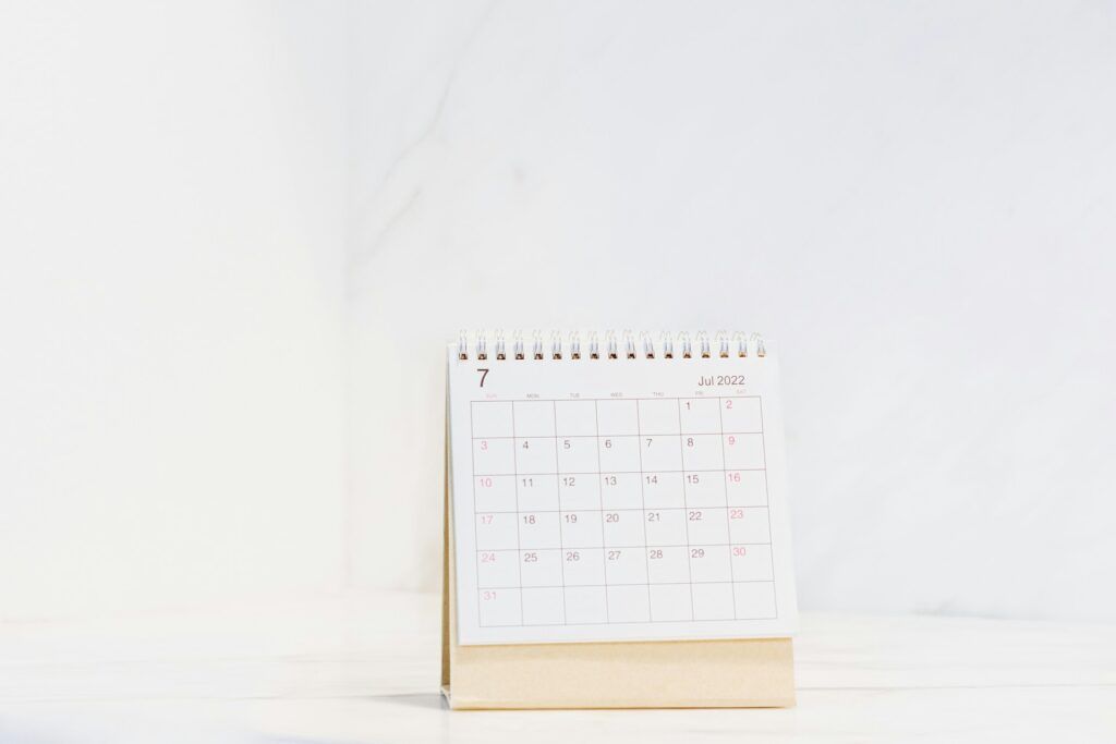 calendario círculos de mujeres minimalista